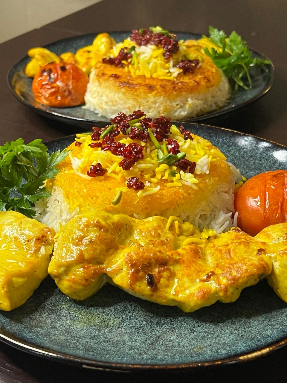 Zereshk polo &ndash; riz au safran et &eacute;pine-vinette